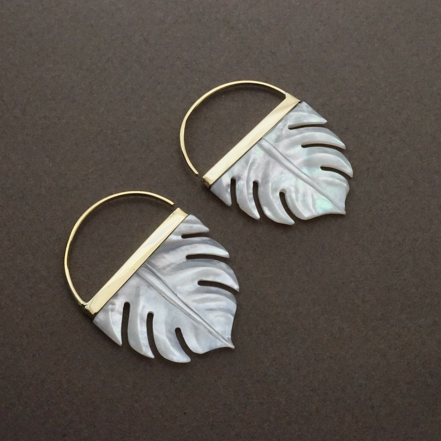 Tropical leaf Earrings in mother of pearl with gold-tone bezel (b254)