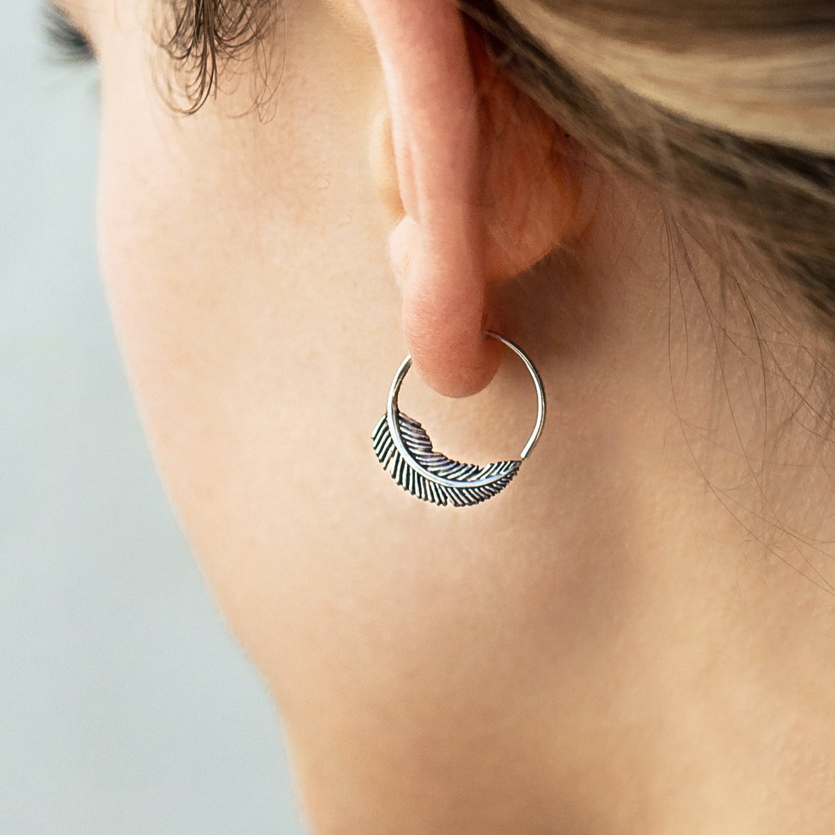 Tiny Silver Feather Hoop Earrings 14mm - Nature Jewelry - cartilage, tragus, helix daith, piercing (264S)