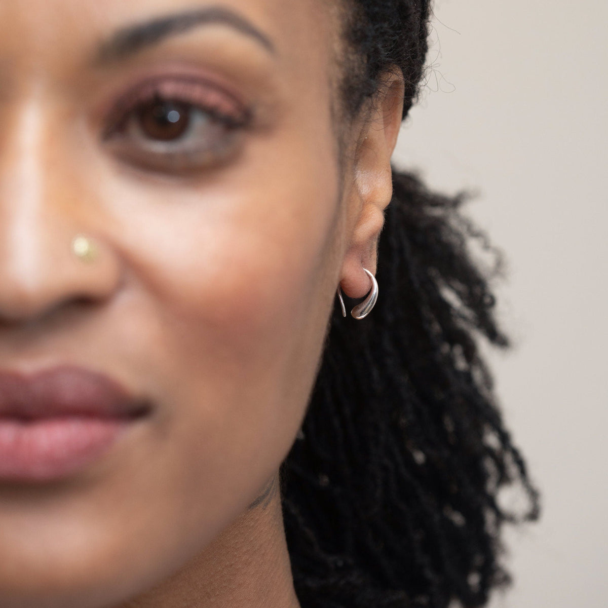 Minimalist Raindrop Earrings - Horseshoe Hoops Gold (290)