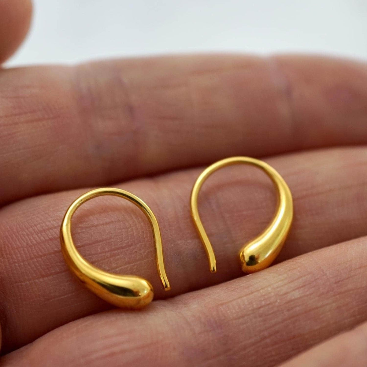 Minimalist Raindrop Earrings - Horseshoe Hoops Gold (290)